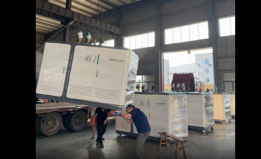 內蒙古奶制品工廠6臺一噸燃氣蒸汽發生器裝車發貨